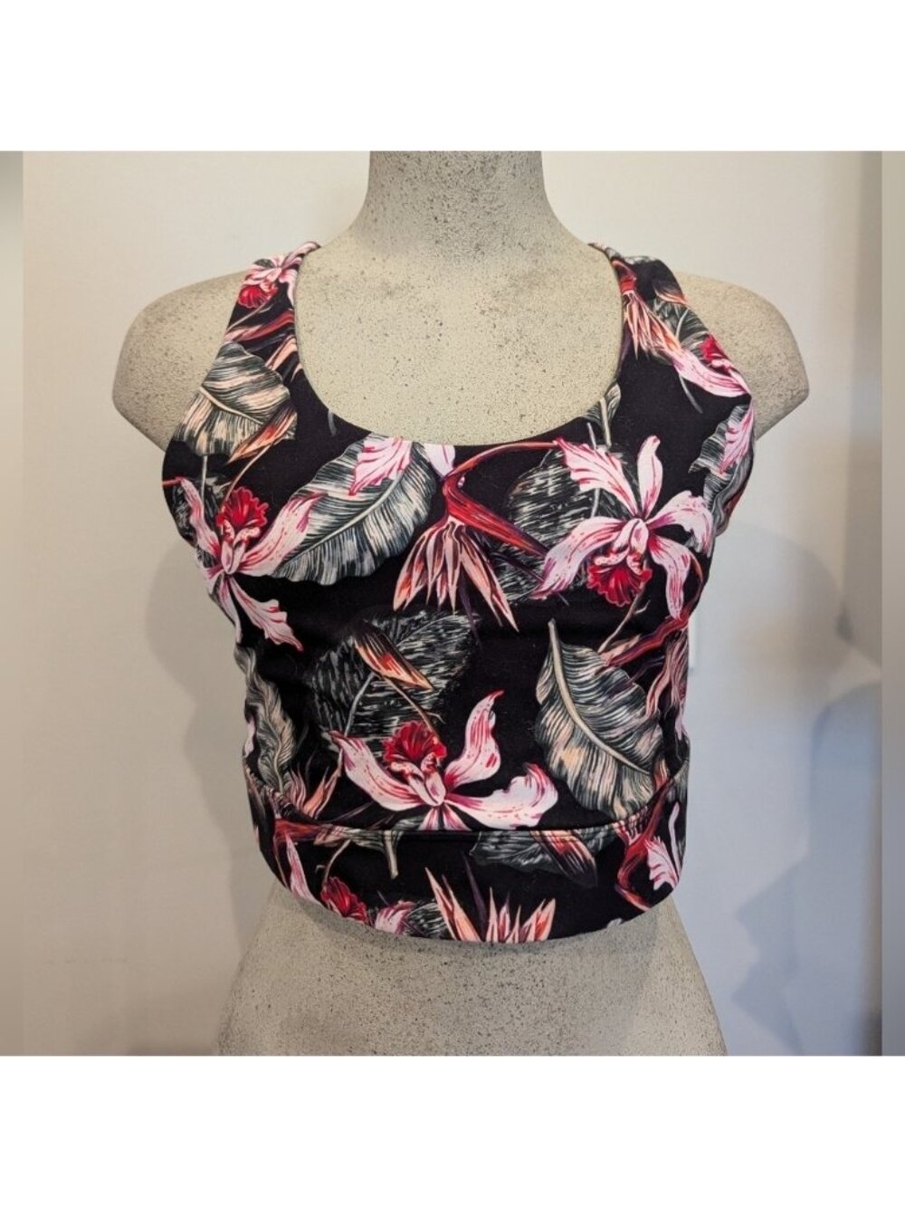 Lorna Jane Floral Sports Bra with Tropical Print Size XL Like New